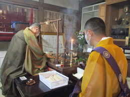 お薬師様・本堂礼拝